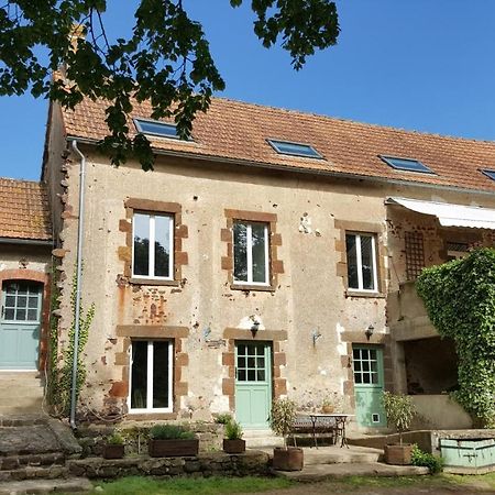 Le Moulin Du Cluzeau Bed & Breakfast Chaillac Bagian luar foto