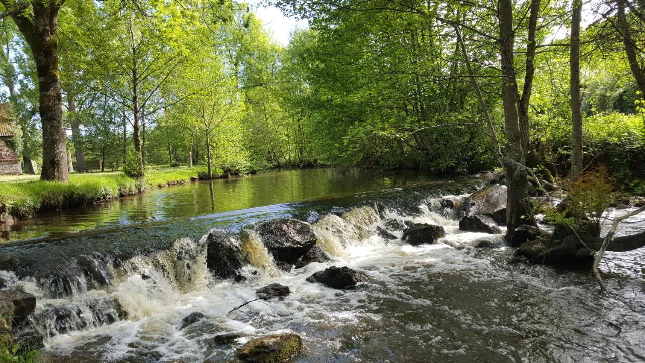 Le Moulin Du Cluzeau Bed & Breakfast Chaillac Bagian luar foto