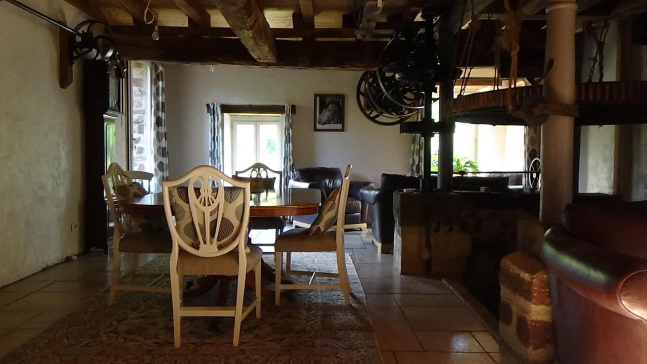 Le Moulin Du Cluzeau Bed & Breakfast Chaillac Bagian luar foto