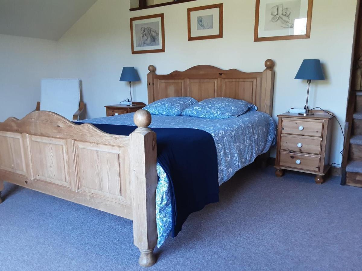 Le Moulin Du Cluzeau Bed & Breakfast Chaillac Bagian luar foto